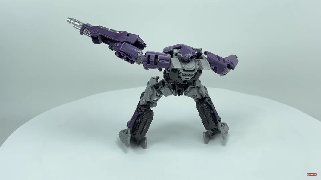 Transformers Studio Series Core Class Shockwave More In Hand Image  (10 of 26)